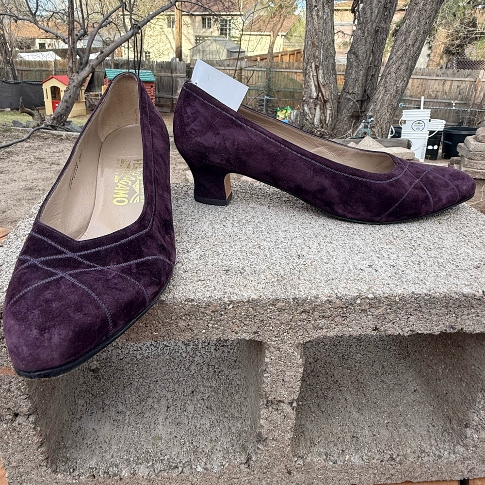 Salvatore Ferragamo Vintage purple suede pumps - Picture 2 of 6